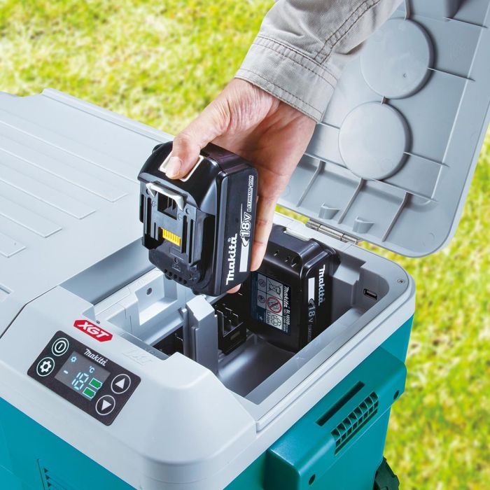 Makita CW001GZ 40v Max XGT / 18v LXT 20L Cordless Cooler & Warmer